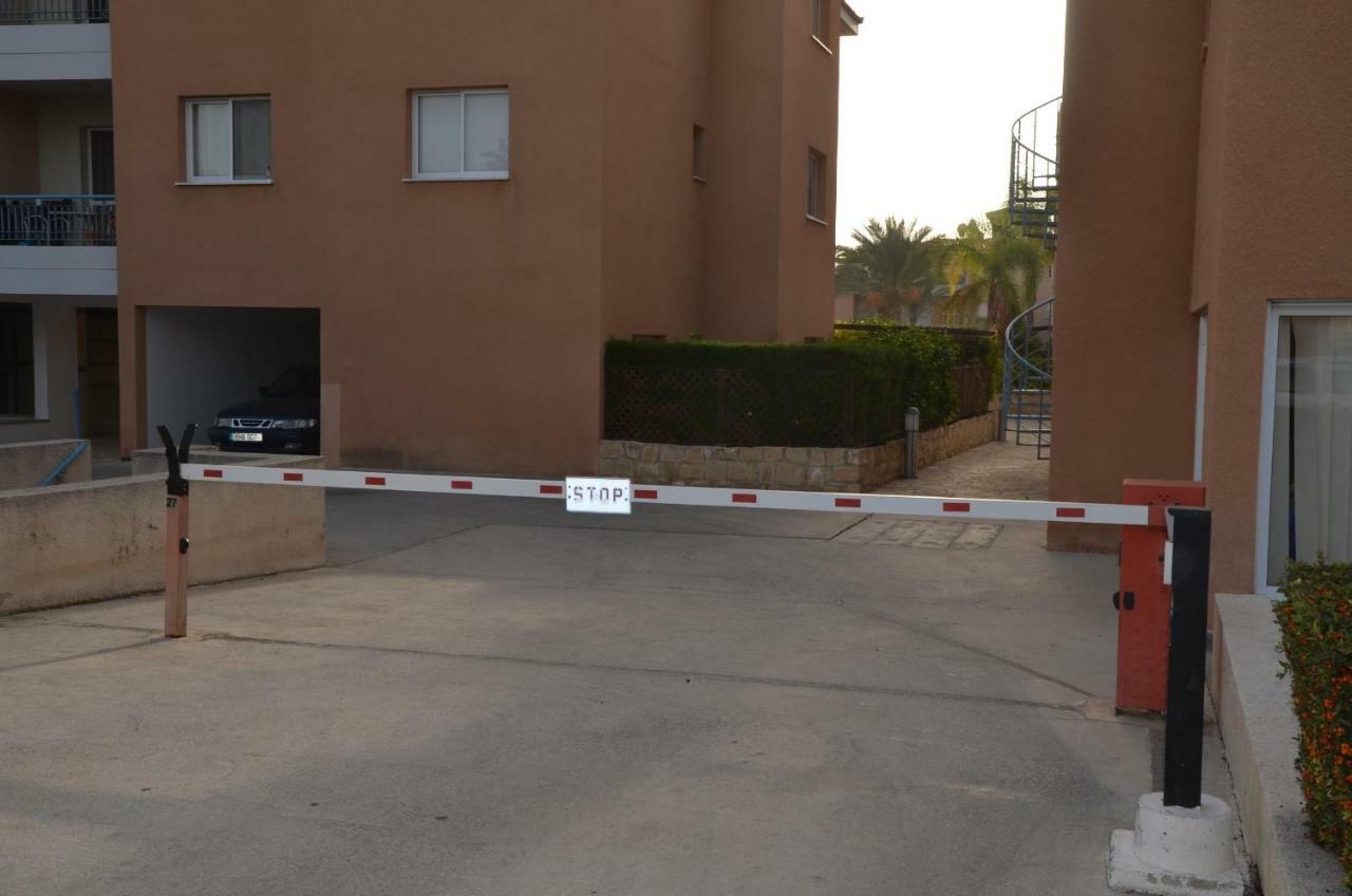 Iris Village Paphos Exterior photo